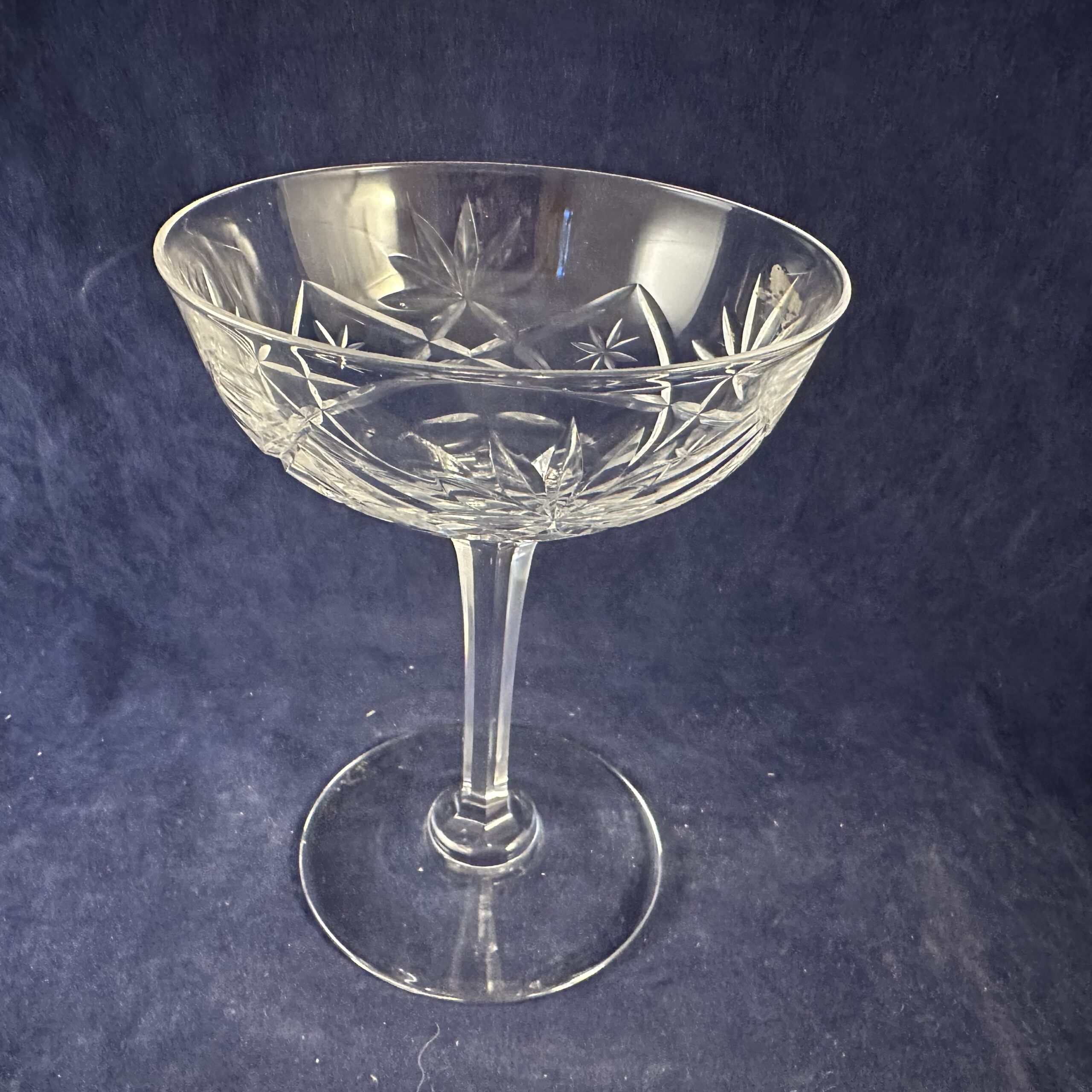 Set van 10 champagne coupes met geslepen sterpatroon, hoog 13 cm, Ø 9,8 cm - Afbeelding 2