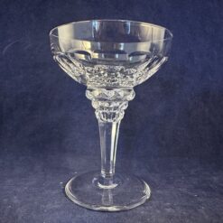 Kristalunie Maastricht likeurcoupe ontworpen door Jan Eisenloeffel 1927-28. Hoog 10,6 cm, Ø 7,8 cm.