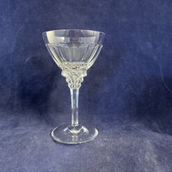 Kristalunie Maastricht rijnwijnglas ontworpen door Jan Eisenloeffel 1927-28. Hoog 14 cm, Ø 8,2 cm.