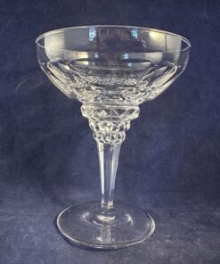 Kristalunie Maastricht champagne coupe ontworpen door Jan Eisenloeffel 1927-28. Hoog 13 cm, Ø 10,2 cm.