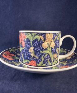 Dunoon kop en schotel met irissen hoog 6 cm Ø 8 cm, 'Iris' adapted from William Morris designs