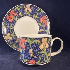 Dunoon kop en schotel met irissen hoog 6 cm Ø 8 cm, 'Iris' adapted from William Morris designs - Afbeelding 3