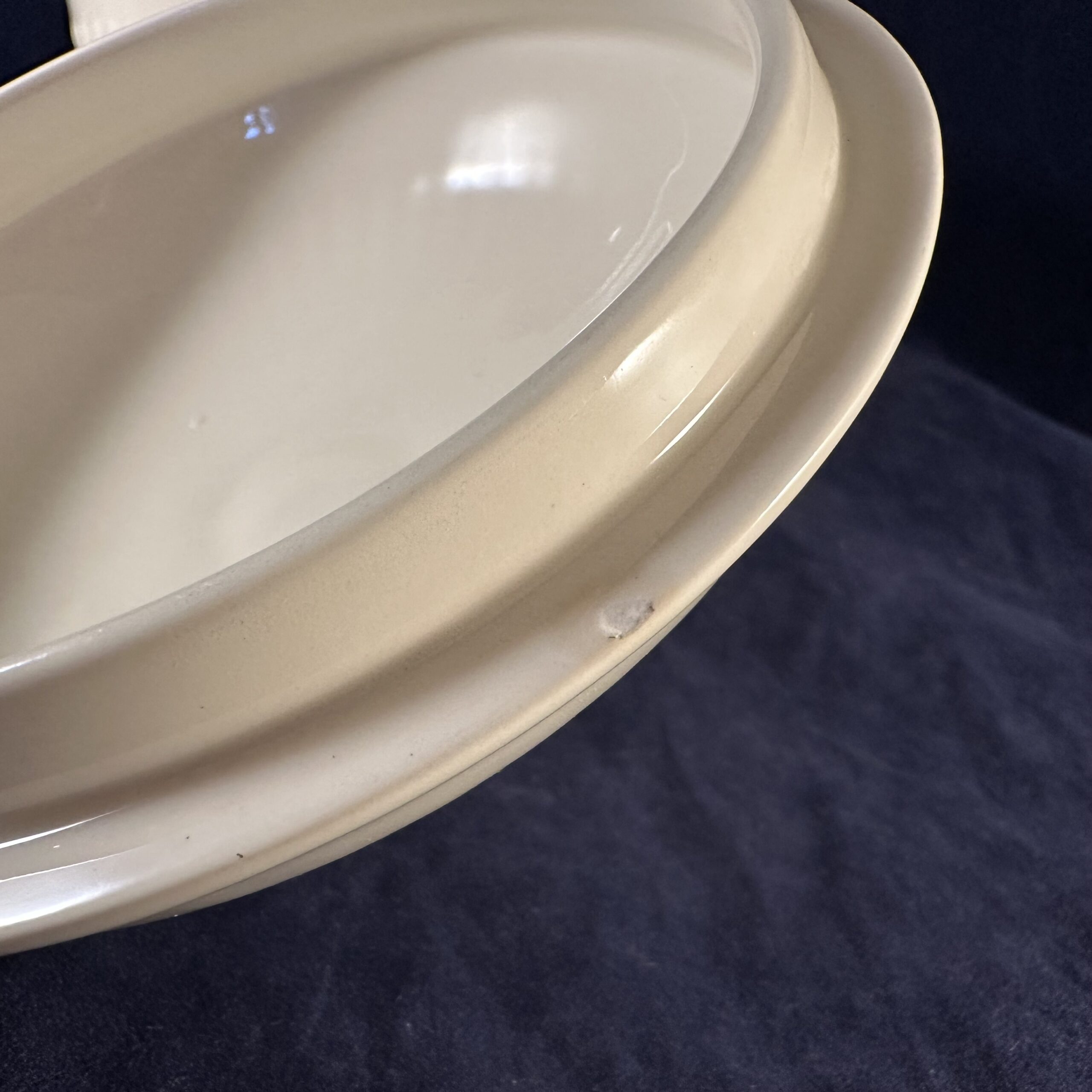 Zeldzame ronde Wedgwood Edme botervloot Ø12 cm hoog 12,5 cm met deksel, klein chipje onder deksel - Afbeelding 2