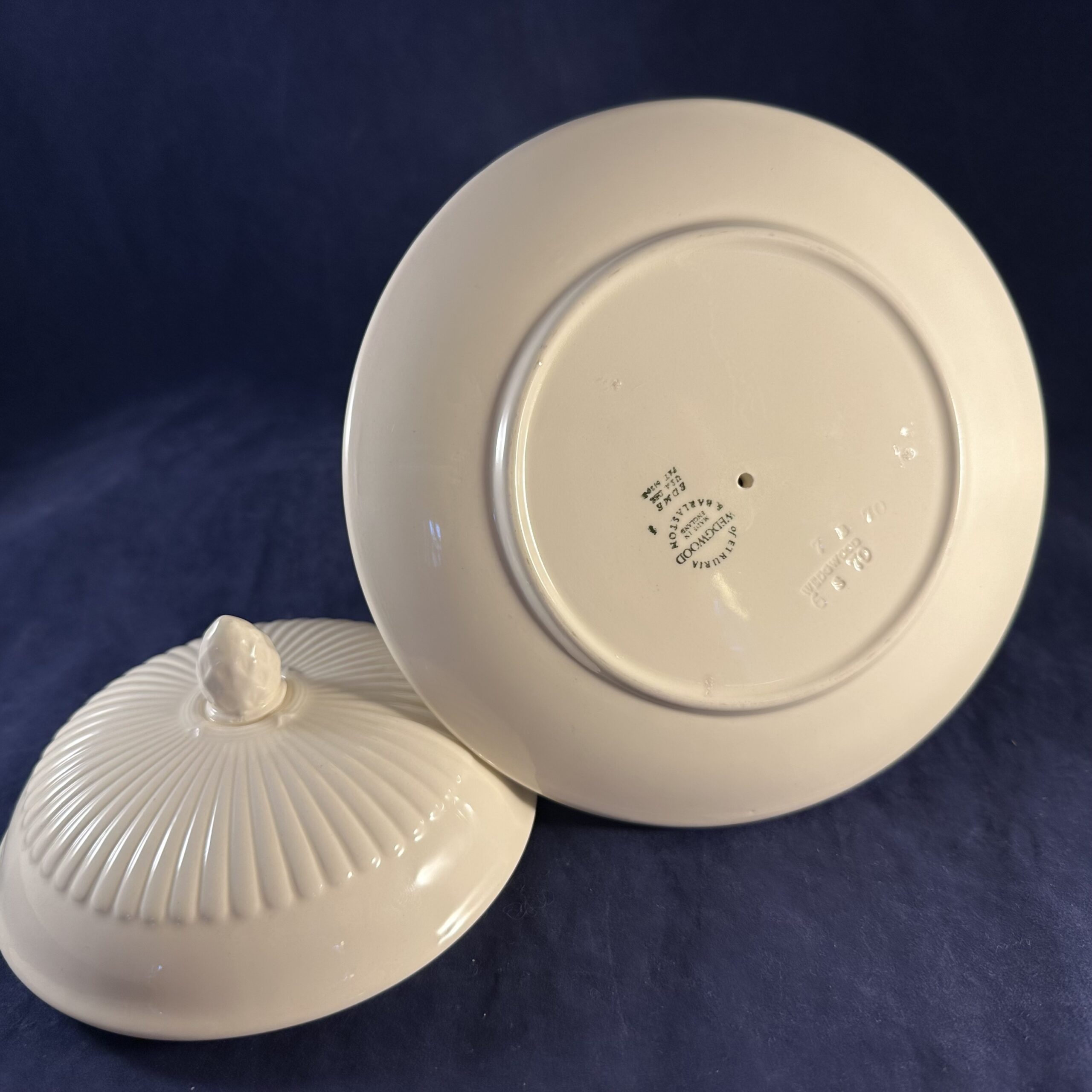Zeldzame ronde Wedgwood Edme botervloot Ø12 cm hoog 12,5 cm met deksel, klein chipje onder deksel - Afbeelding 3
