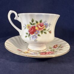 Royal Sutherland kop en schotel met rozenboeket hoog 7,5 cm, Ø 7,5 cm - Afbeelding 2