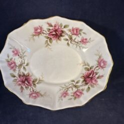 Royal Albert 'Romance' bonbonschaaltje Ø 14,6 x 12 cm, hoog 3,2 cm. - Afbeelding 2