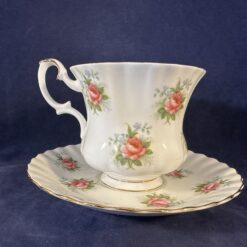 Royal Albert 'Forget-me-not-rose' dameskop en schotel