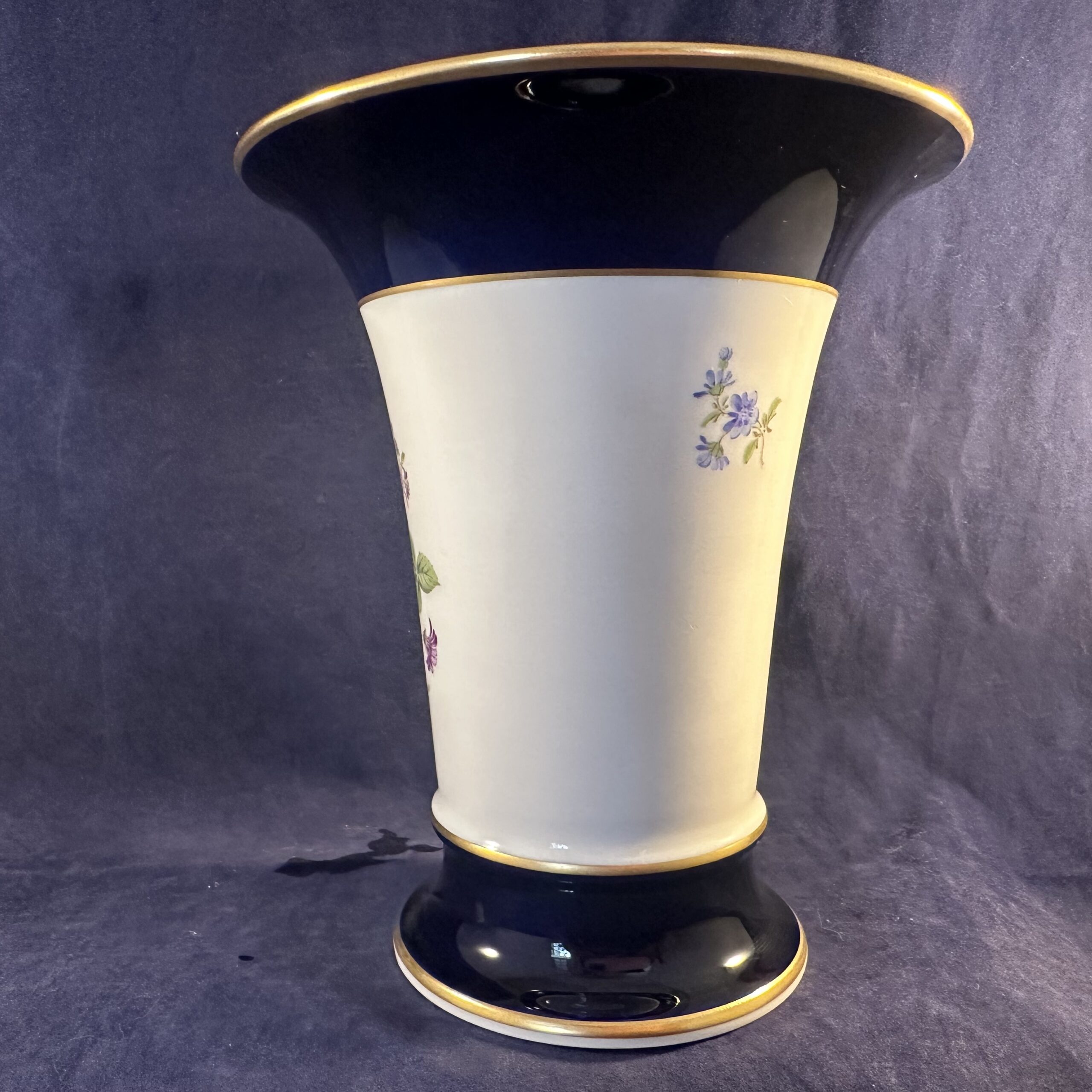 Meissen vaas hoog 16,5 cm Ø 14 cm, cobalt met strooibloemen en gouden rand - Afbeelding 4