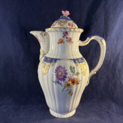KPM 'Berlin Rocaille Breslauer Stadtschloss' koffiepot hoog 23,5 cm, inhoud 900 cc
