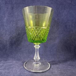 Val Saint Lambert ‘Heidelberg’ set van 7 groene wittewijnglazen, hoog 13,2 cm, Ø 7 cm.