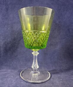 Val Saint Lambert ‘Heidelberg’ set van 7 groene wittewijnglazen, hoog 13,2 cm, Ø 7 cm.