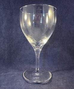 Royal Leerdam 'Flamingo' kristallen rodewijnglas, ontwerp van G.J. Thomassen, hoog 15 cm Ø 7,5 cm