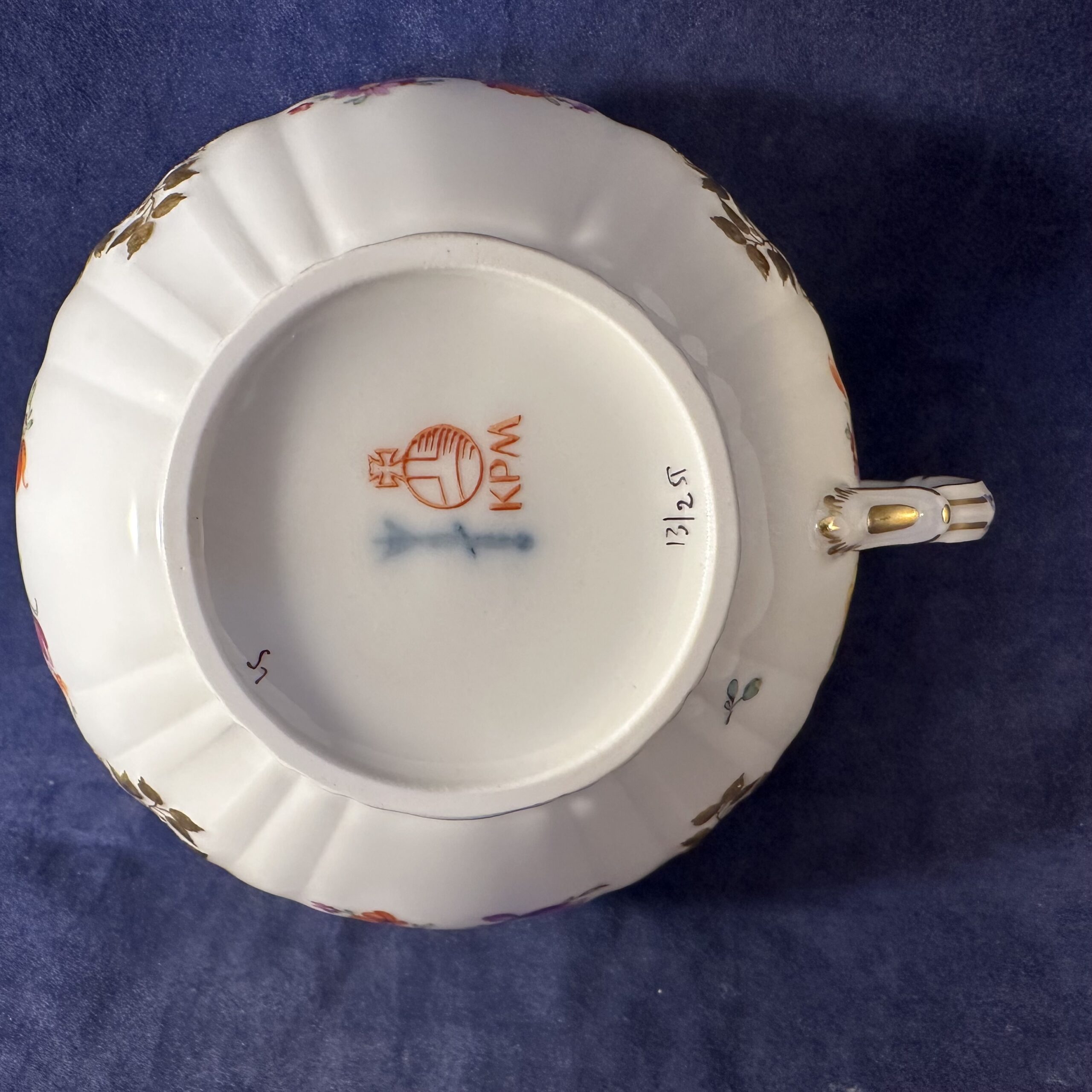KPM 'Berlin Rocaille Breslauer Stadtschloss' theekop en schotel Ø 9 cm.hoog 5,3 cm. - Afbeelding 6