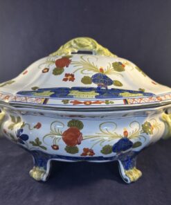 Faenza grote terrine hoog 23 cm. 33 x 23 cm.