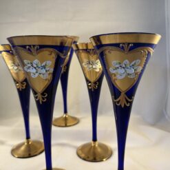 Set van 6 Boheemse kristallen glazen, kobalt met goud, hoog 22,5 cm. - Afbeelding 6