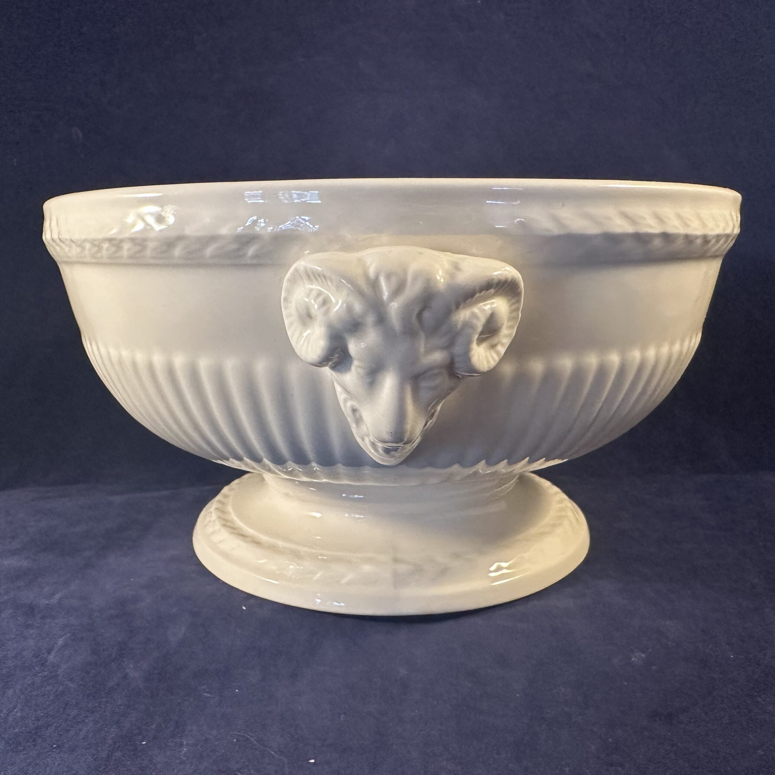 Wedgwood Edme dekschaal zonder deksel/ open schaal Ø 20,5cm, hoog 10,5 cm