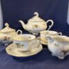 Pirkenhammer 'Avignon' porseleinen theeset bestaande uit theepot, suikerpot, roomkan en 5 kop en schotels