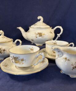 Pirkenhammer 'Avignon' porseleinen theeset bestaande uit theepot, suikerpot, roomkan en 5 kop en schotels