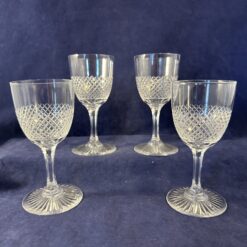 Set van 5 kristallen bitterglazen ruitslijpsel hoog 11 cm, Ø 5 cm.