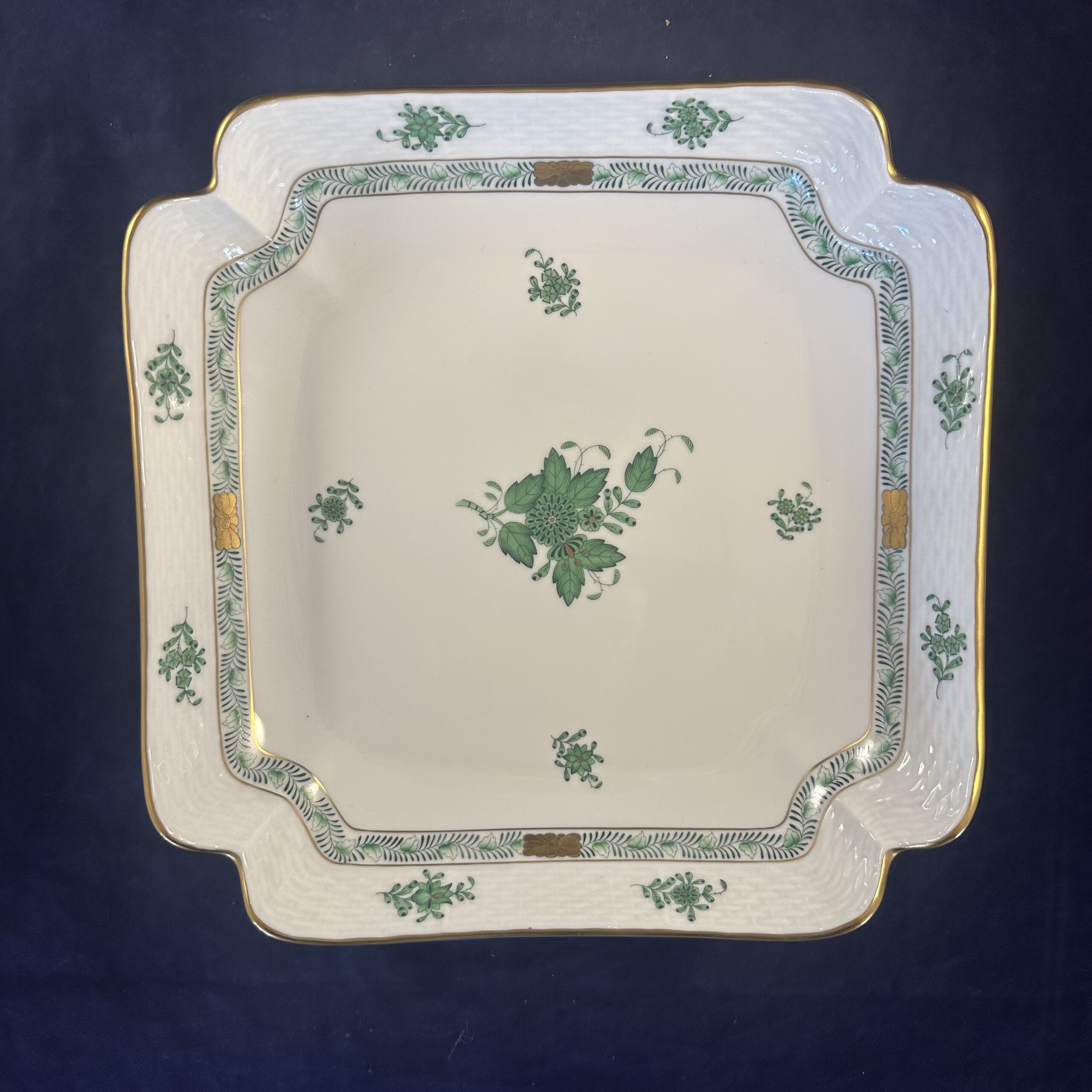 Herend Apponyi groen vierkante schaal 25,5 x 25,5 cm diep 5 cm. nr 181