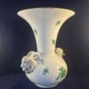 Herend Apponyi groen vaas met twee ramskoppen hoog 26 cm Ø 19,5 cm, nr. 6657 AV