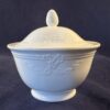 Villeroy & Boch 'Fiori Weiss' suikerpot met deksel hoog 10 cm. 11 x 9,8 cm.