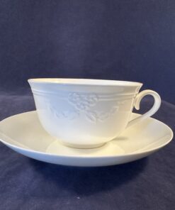 Villeroy & Boch 'Fiori Weiss' theekop en schotel Ø 9,5 cm hoog 5,5 cm.
