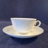 Villeroy & Boch 'Fiori Weiss' theekop en schotel Ø 9,5 cm hoog 5,5 cm.