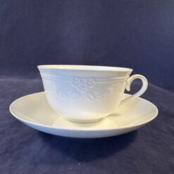 Villeroy & Boch 'Fiori Weiss' theekop en schotel Ø 9,5 cm hoog 5,5 cm.