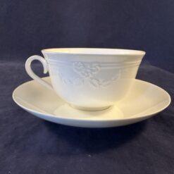 Villeroy & Boch 'Fiori Weiss' theekop en schotel Ø 9,5 cm hoog 5,5 cm. - Afbeelding 2