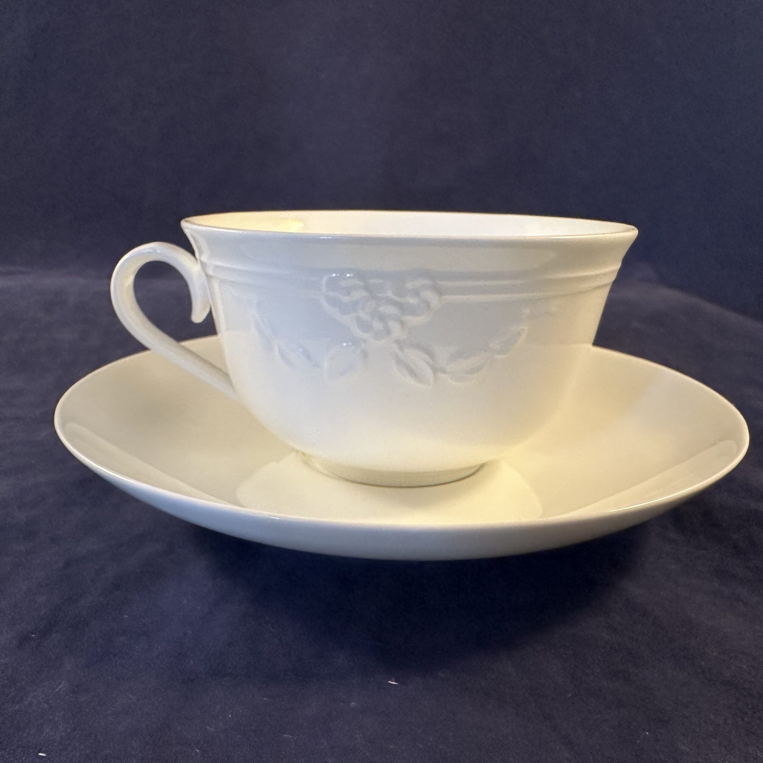 Villeroy & Boch 'Fiori Weiss' theekop en schotel Ø 9,5 cm hoog 5,5 cm. - Afbeelding 2
