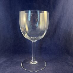 Baccarat 'Montaigne optic' groot wijnglas hoog 18 cm Ø 9 cm.