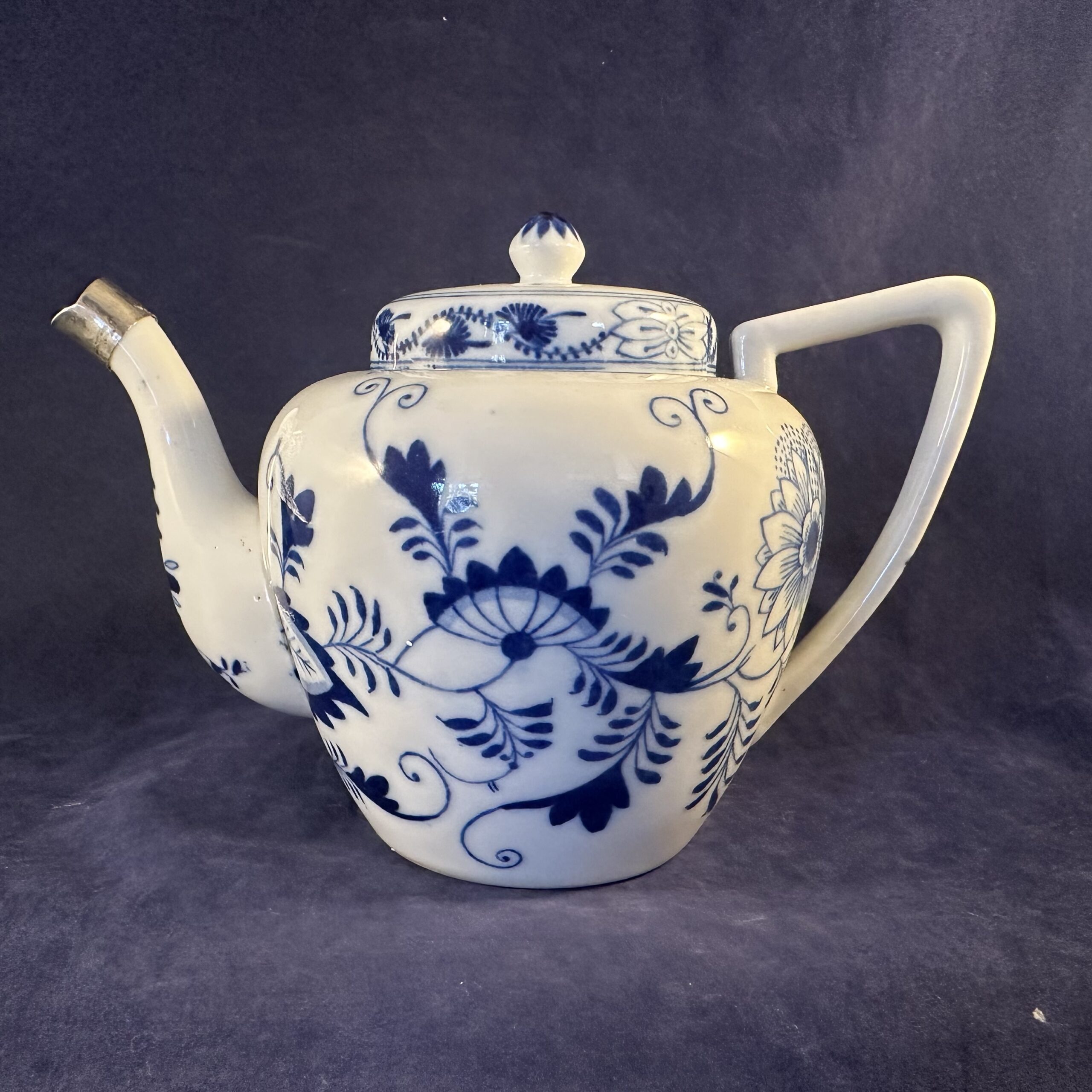 Louis Regout Zwiebelmuster theepotje eenpersoons hoog 12 cm. - Afbeelding 6