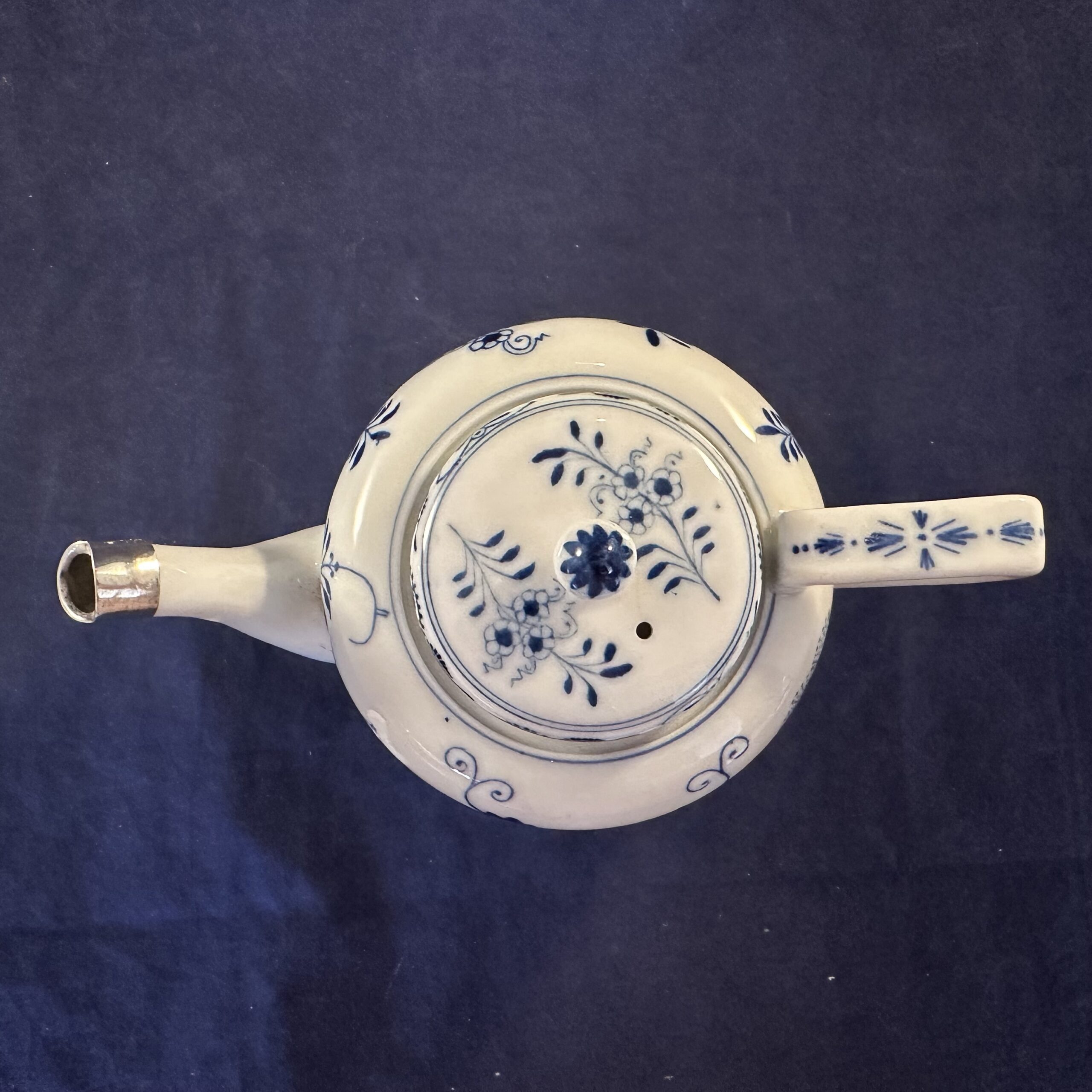 Louis Regout Zwiebelmuster theepotje eenpersoons hoog 12 cm. - Afbeelding 5