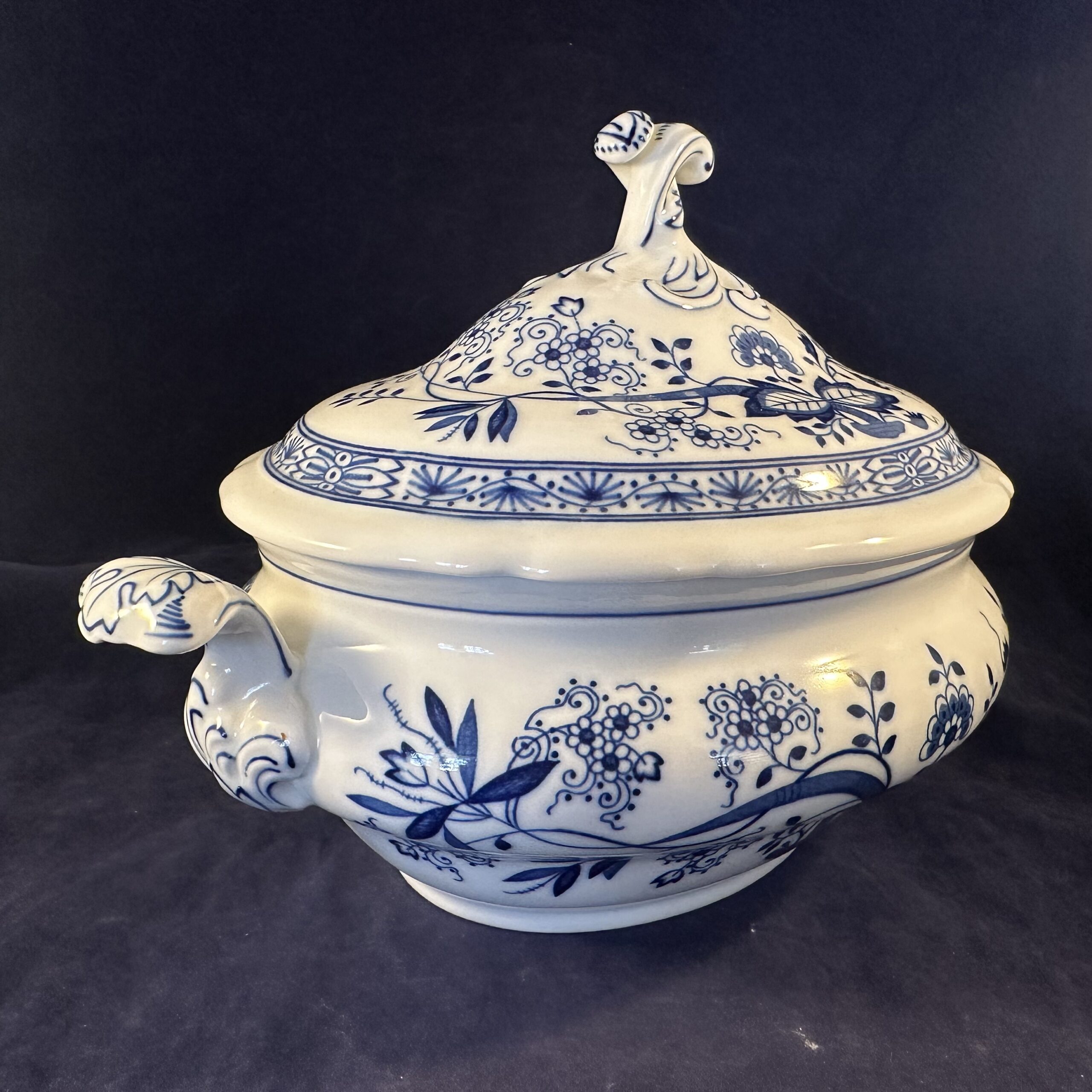 Hutschenreuther zwiebelmuster ovale dekschaal Ø 18 x 28,5 cm hoog 19 cm.