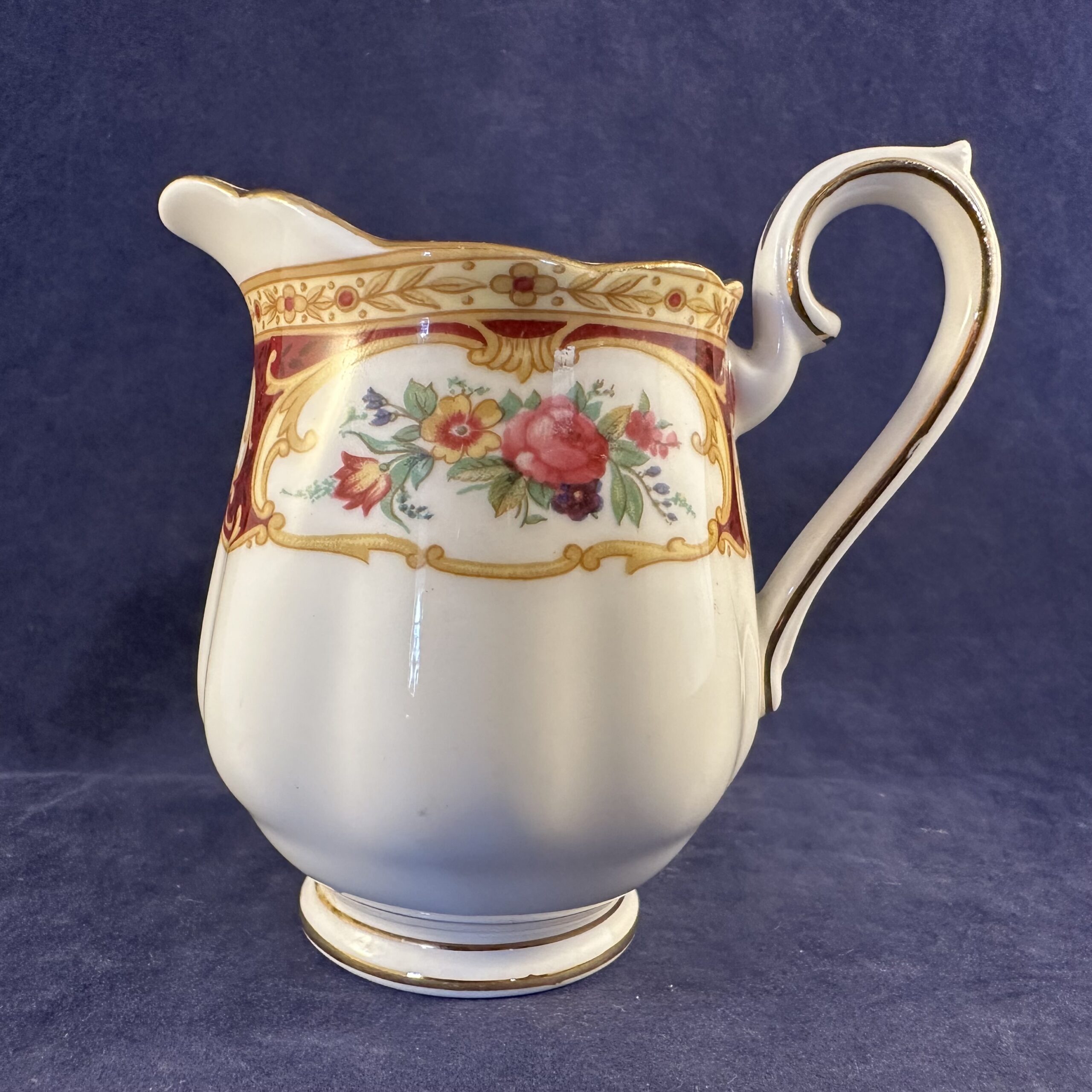 Royal Albert Lady Hamilton roomkannetje hoog 9 cm.