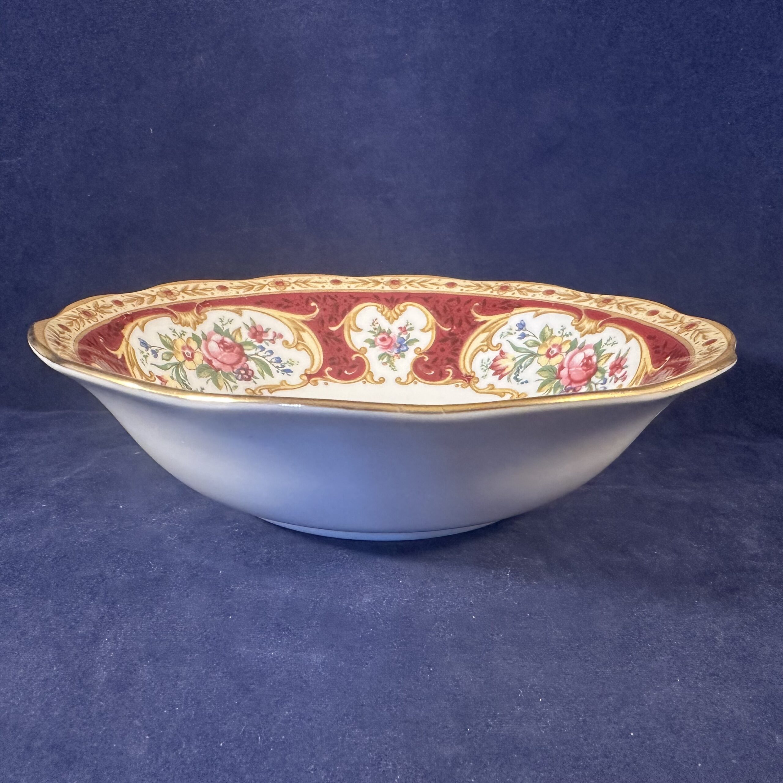 Royal Albert 'Lady Hamilton' compoteschaaltje Ø 13,5 cm, hoog 3,5 cm.