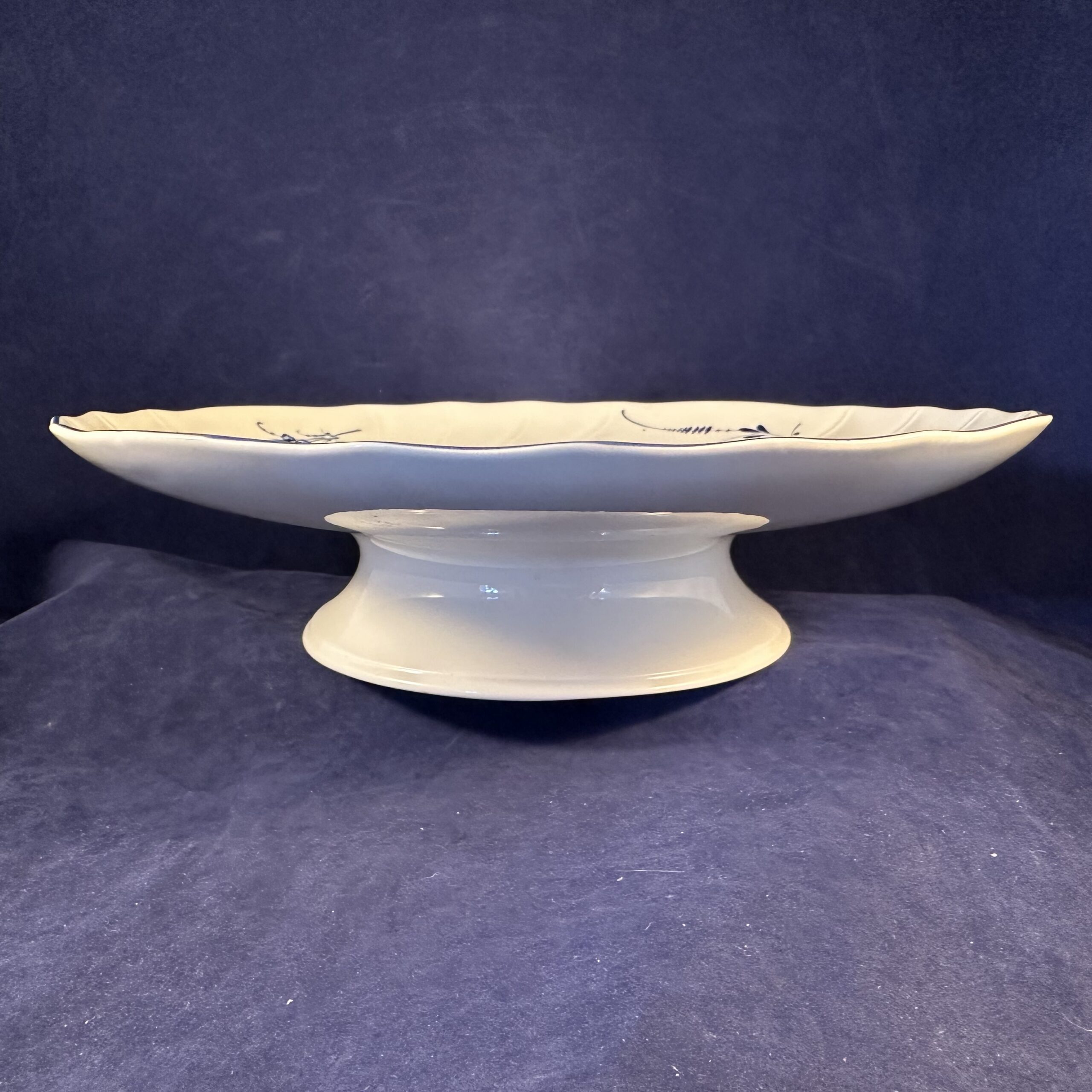 Villeroy & Boch Vieux Luxembourg schaal op voet Ø 26,4 cm hoogte 6,5 cm