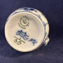 Royal Copenhagen Blue Fluted/ Musselmalet roomkan Ø 5 x 5,5 cm, hoog 10 cm. - Afbeelding 3