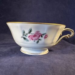 Limoges Bernardaud 'Les deux roses' theekop zonder schotel Ø kopje 10 cm, hoogte 4,8 cm.