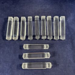 Set van 12 geslepen kristallen messenleggers lang 8,3 cm.