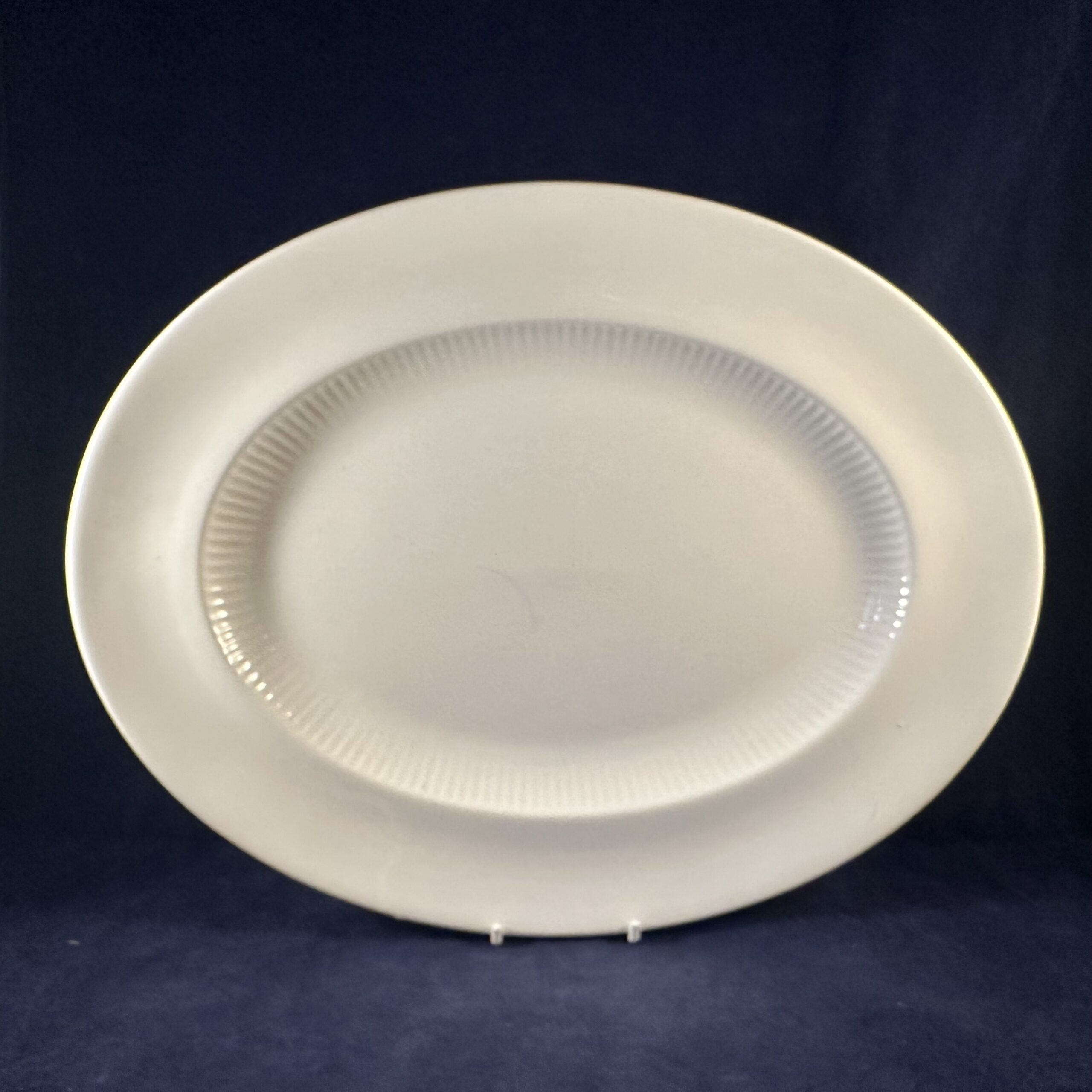 Wedgwood 'Galaxie White' ovale vleesschaal / presenteer schaal 35,5 x 27 cm