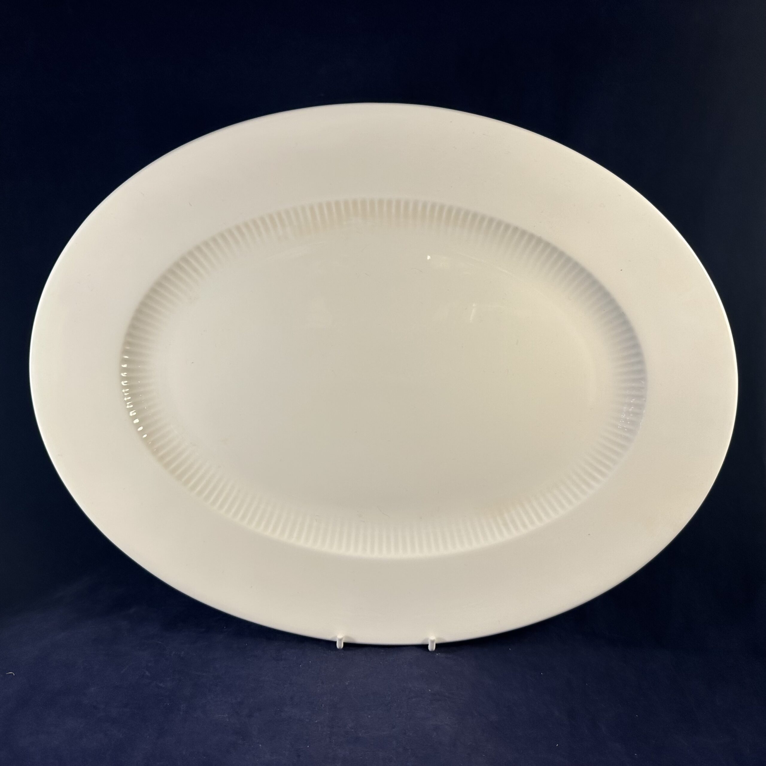 Wedgwood 'Galaxie White' ovale vleesschaal / presenteer schaal 38,8 x 29,7 cm