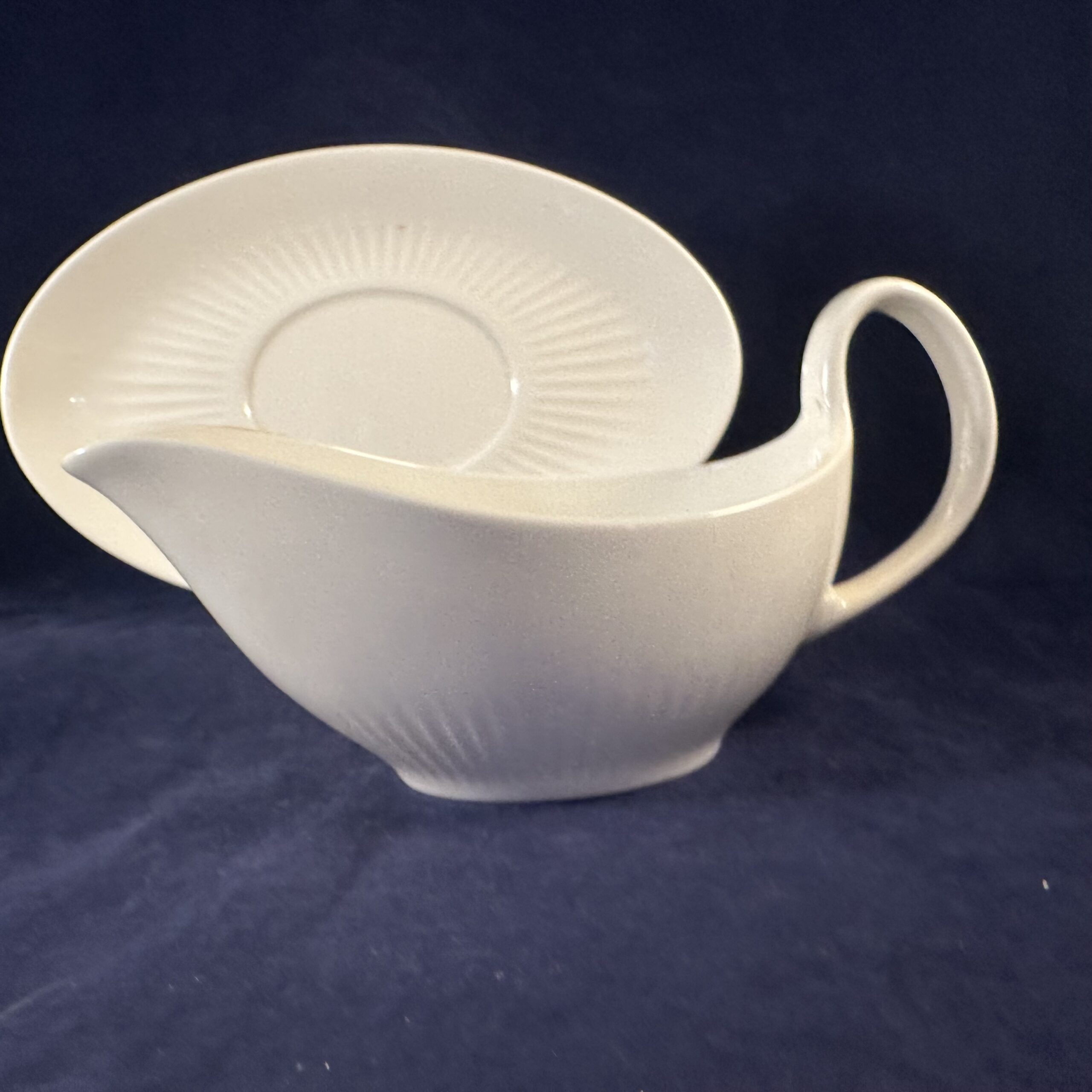 Wedgwood 'Galaxie White' sauskom met losse schotel Ø 21,5 x 8,5 cm, hoog 11,5 cm - Afbeelding 2