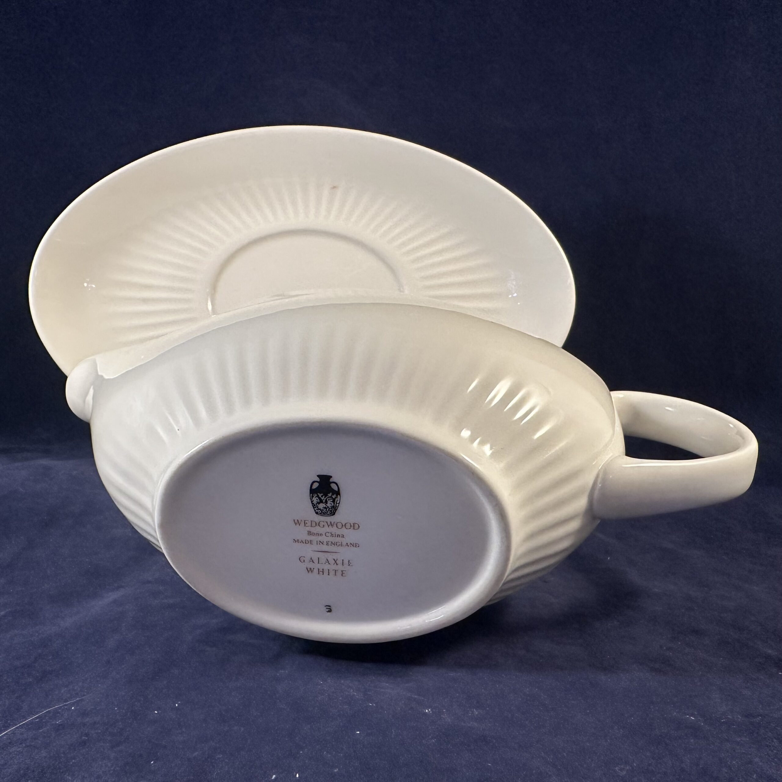 Wedgwood 'Galaxie White' sauskom met losse schotel Ø 21,5 x 8,5 cm, hoog 11,5 cm - Afbeelding 3