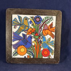 Villeroy en Boch 'Acapulco' onderzetter. 19 x 19 cm. Keramische tegel in een houten lijst.