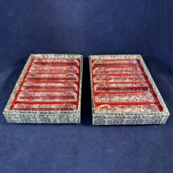 12 geslepen kristallen messenleggers in 2 kartonnen doosjes. Formaat van het doosje 14 x 9,5 cm. - Afbeelding 3