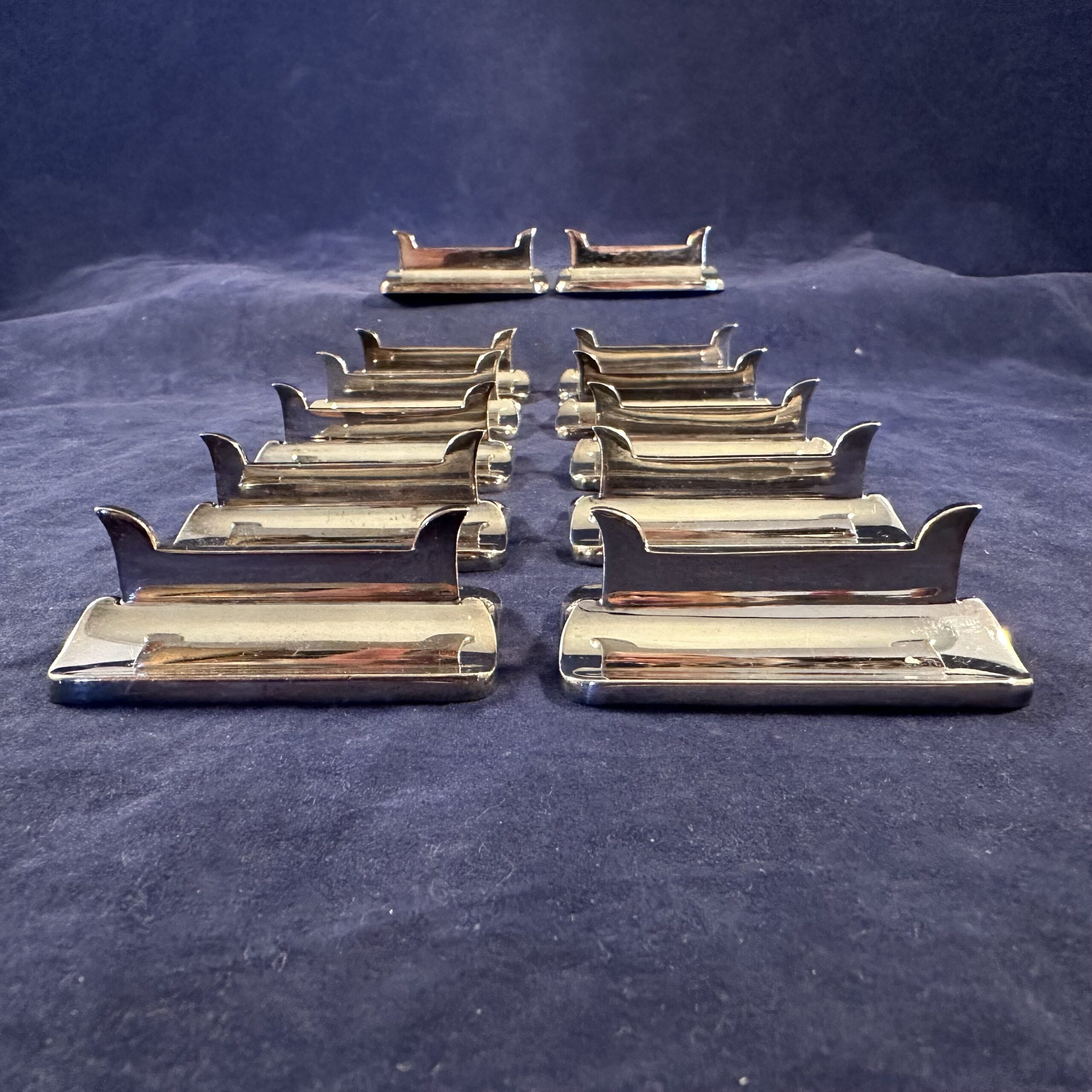 Keltum set van 12 verzilverde messenleggers 5,5 x 3,5 cm.