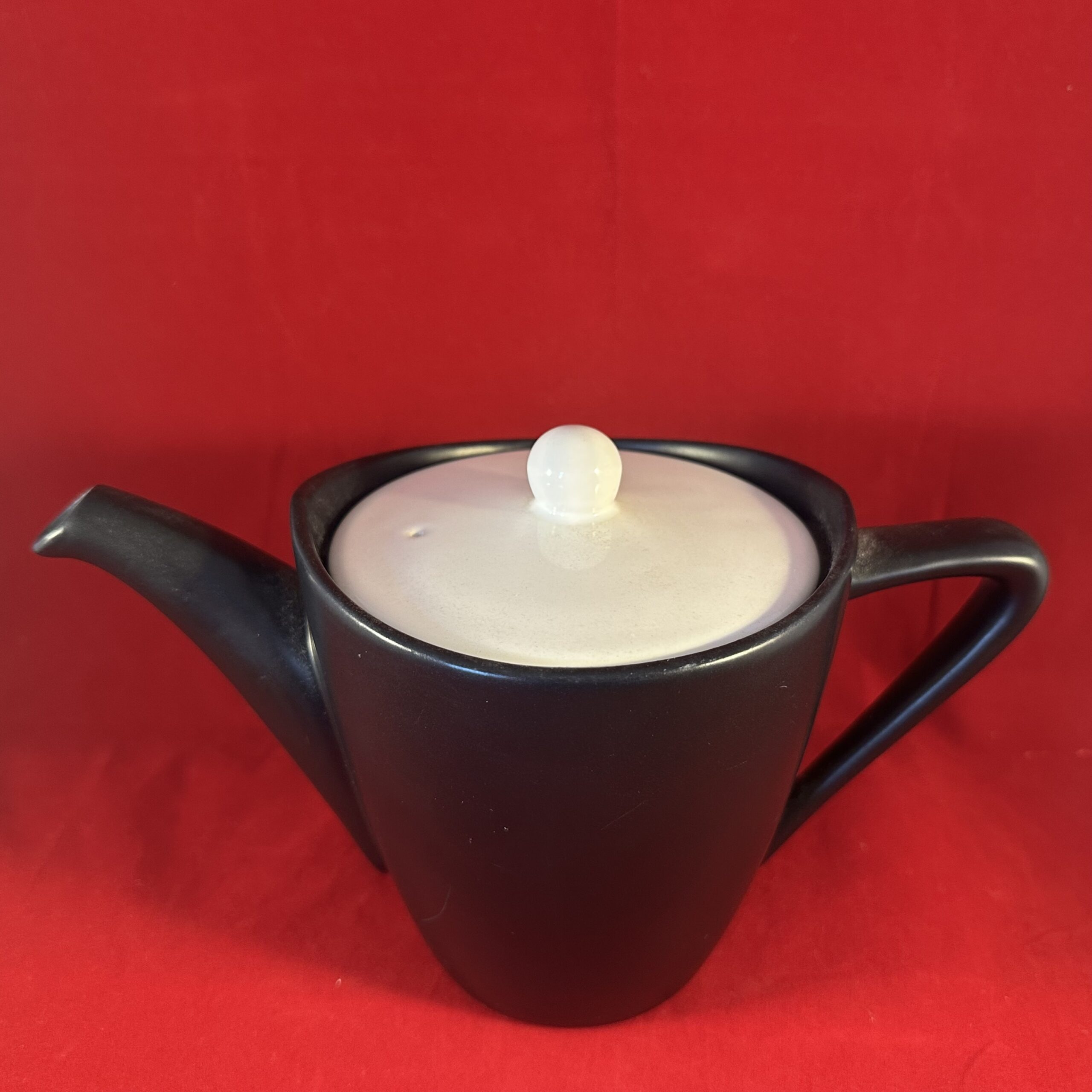 Regina plateel Gouda mat zwarte theepot 'Black Princess' ontworpen door Floris Meydam. Inhoud 1 liter. - Afbeelding 2