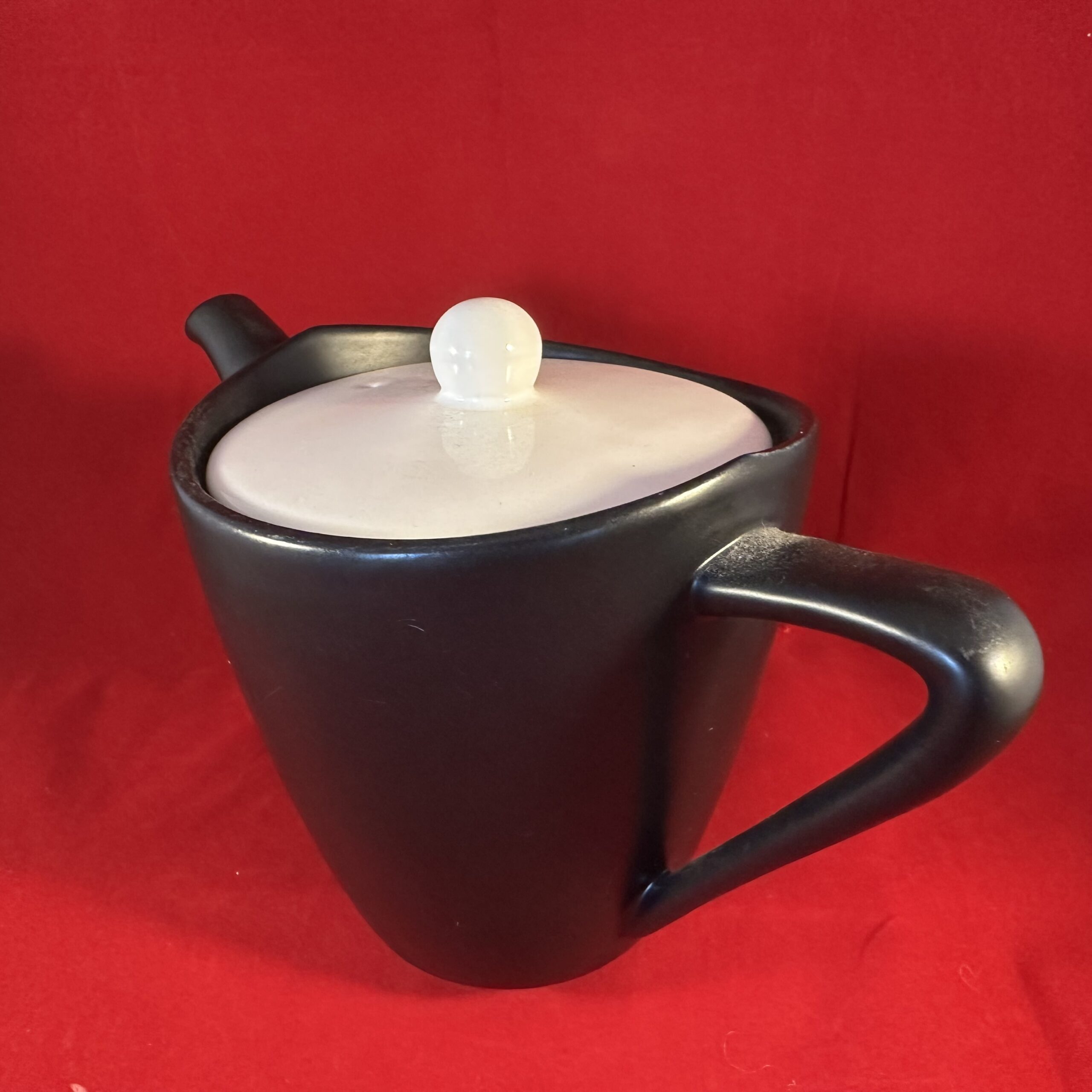 Regina plateel Gouda mat zwarte theepot 'Black Princess' ontworpen door Floris Meydam. Inhoud 1 liter. - Afbeelding 3